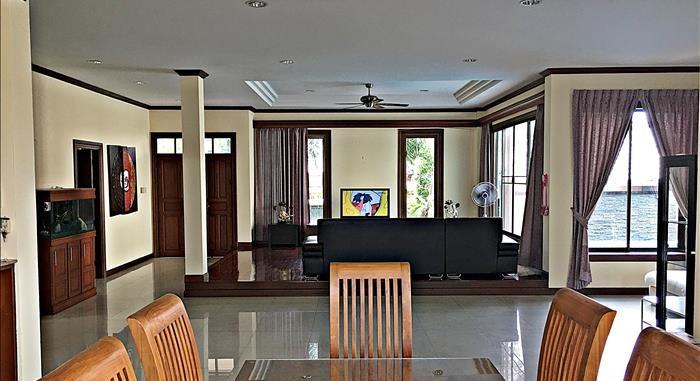 Beautiful 2-storey House with Pool Pattaya Thani, Bang Lamung, Chonburi